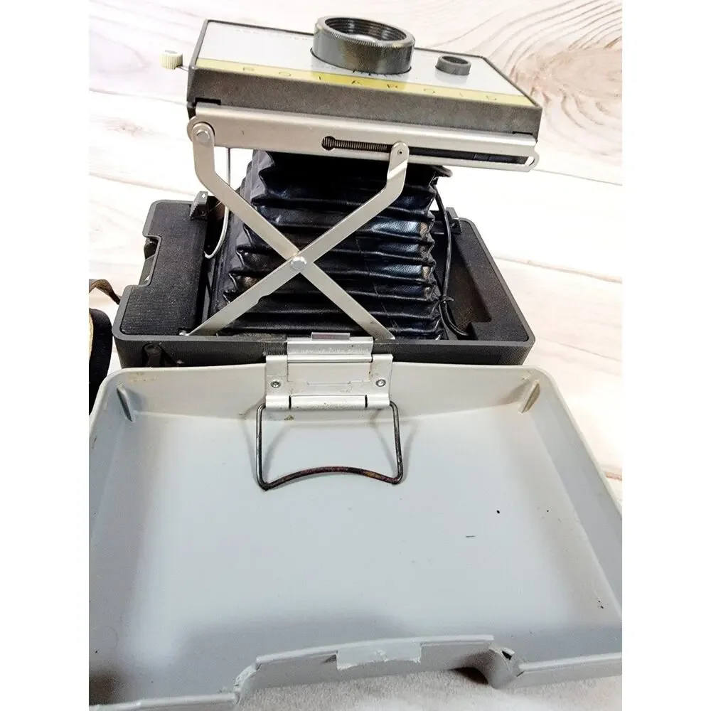 Vintage Polaroid Automatic Land Camera 215 W/Case, Manual and Flash Untested